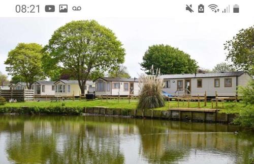 Burnham-on-Sea Otro | 6 Berth Caravan on Lakeside Holiday Park