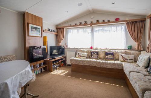 Felixstowe Otro | 6 Berth Caravan With Decking And Wifi At Suffolk Sands Holiday Park Ref 45040G