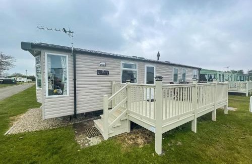 Louth Otro | 6 Berth Caravan With Decking At Sunnydale Holiday Park Ref 35243Kg