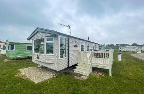 Louth Otro | 6 Berth Caravan With Decking At Sunnydale Holiday Park Ref 35243Kg