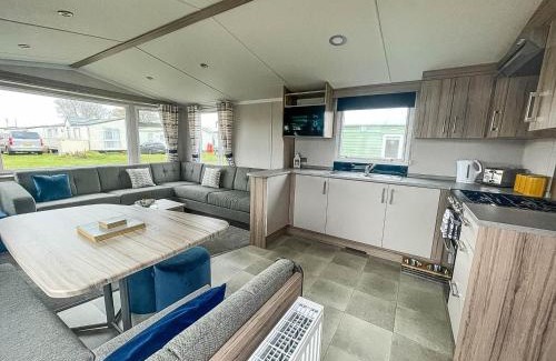 Louth Otro | 6 Berth Caravan With Decking At Sunnydale Holiday Park Ref 35243Kg