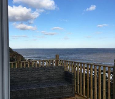 Corton Otro | 6 Berth Caravan With Stunning Sea Views And Decking To Relax On, Ref 32048Az