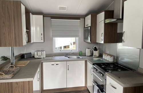 Hopton Casa | 6 Berth Comfy Homely Caravan, Dog Friendly
