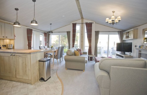 Christchurch Casa | 6 Berth Luxury Lodge in Christchurch, Dorset