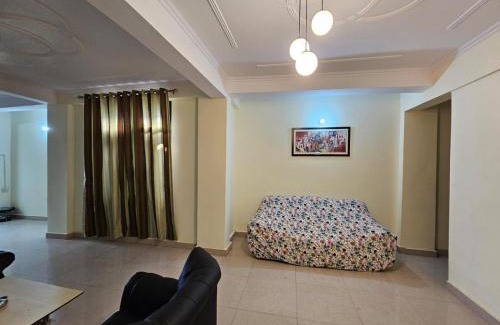 Alambagh Apartamento | 6 BHK in Krishna Nagar Lucknow LKO6BHK 401l&402R