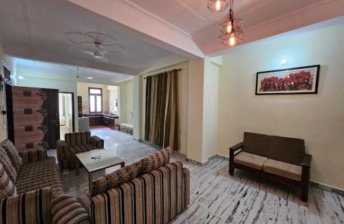 Alambagh Apartamento | 6 BHK in Krishna Nagar Lucknow LKO6BHK 401l&402R
