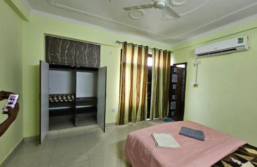 Alambagh Apartamento | 6 BHK in Krishna Nagar Lucknow LKO6BHK 401l&402R