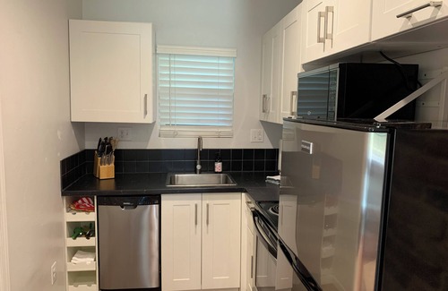 Central Oklahoma City Casa | 6 blocks from Health Science Center in Oklahoma City with WiFI, Central heat/air