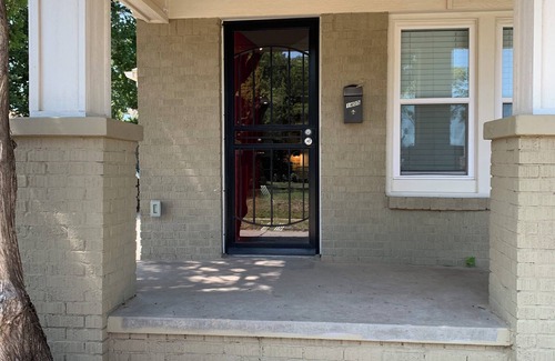 Central Oklahoma City Casa | 6 blocks from Health Science Center in Oklahoma City with WiFI, Central heat/air