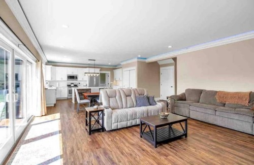 Ellicottville Casa | 6 BR Excellent location! 1.5 m to golf! Walking distance to pubs, shop, dining!