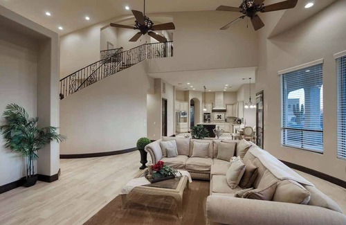 East Mesa Casa | 6 BR home with beautiful city views!