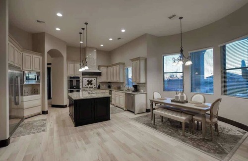 East Mesa Casa | 6 BR home with beautiful city views!