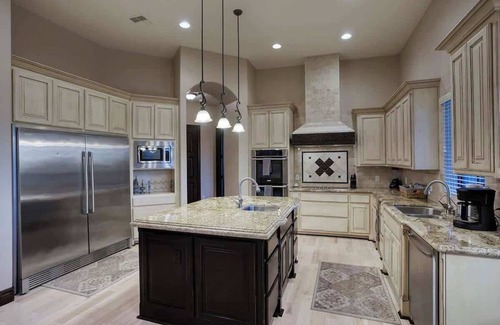 East Mesa Casa | 6 BR home with beautiful city views!