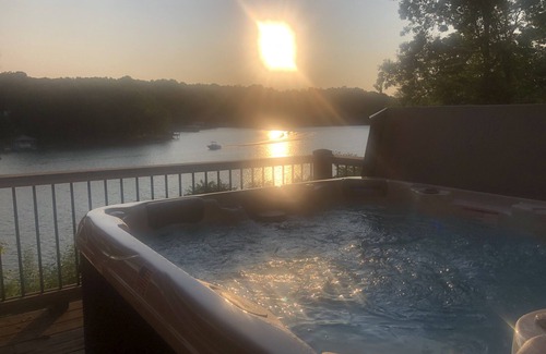 Blairsville Casa | 6 BR Luxury Lake Nottely Mountain Retreat