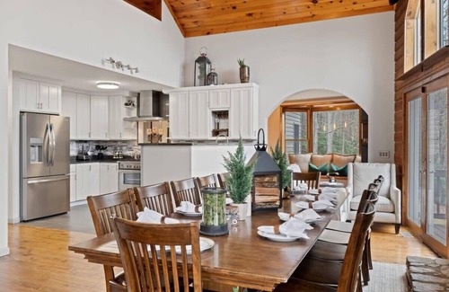 Fairview Casa | 6 Br Sleeps 16 - Game Room - Hot Tub - Firepit