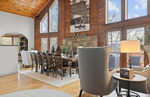 Fairview Casa | 6 Br Sleeps 16 - Game Room - Hot Tub - Firepit