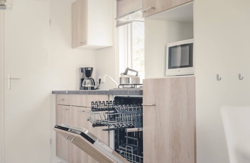 Rijssen Cabina | 6 bungalettes with veranda make up this group accommodation. All your own cottage! 🏡