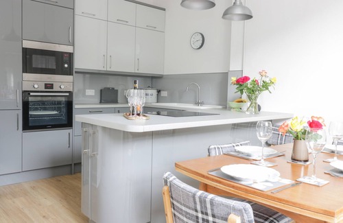 Murrayfield Cabaña | 6 COLTBRIDGE GARDENS, character holiday cottage in Edinburgh