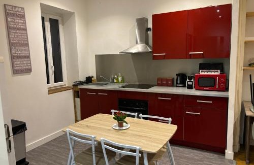Vassieux - Crepieux Apartamento | 6 couchages proche centre ville location tarif spécial longue durée