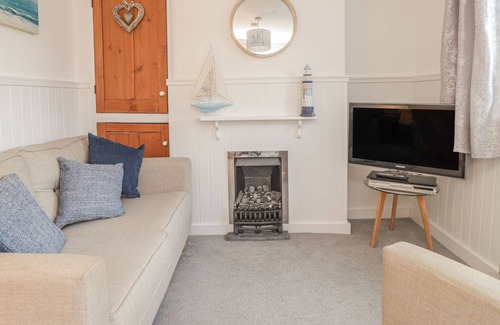 Birchington Cabaña | 6 Flint Cottages, MINNIS BAY