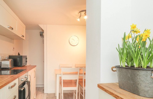 Birchington Cabaña | 6 Flint Cottages, MINNIS BAY