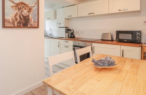 Birchington Cabaña | 6 Flint Cottages, MINNIS BAY
