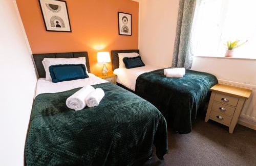 Burton Latimer Casa | 6 Guests * 4 Bedroom * Free Wi-Fi