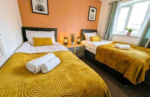Burton Latimer Casa | 6 Guests * 4 Bedroom * Free Wi-Fi