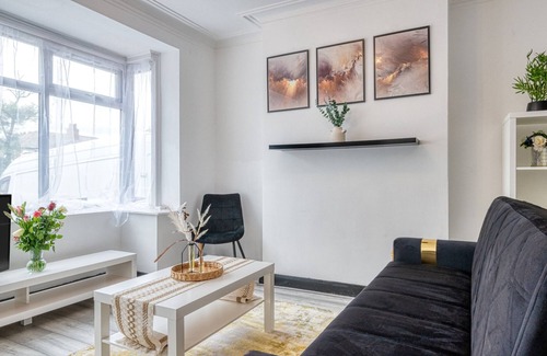 Whitefield Casa | 6 Guests House, Massage Mattresses, SmartTV & Netflix with Free Parking & WIFI