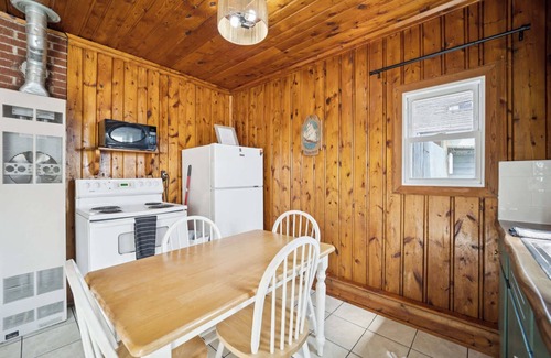Oscoda Cabina | #6 | Light-Filled, Near the Shore