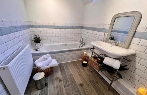 Merthyr Tydfil Casa | 6 Luxury home, near family park and Coffee Shop!