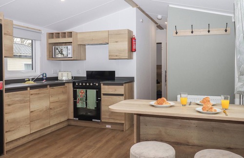 Bucks Cross Cabaña | 6 MANOR PARK, pet friendly, with a garden in Bucks Cross, Bideford