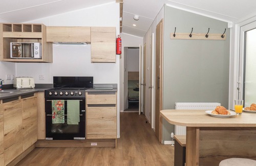 Bucks Cross Cabaña | 6 MANOR PARK, pet friendly, with a garden in Bucks Cross, Bideford