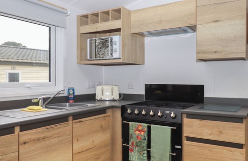 Bucks Cross Cabaña | 6 MANOR PARK, pet friendly, with a garden in Bucks Cross, Bideford