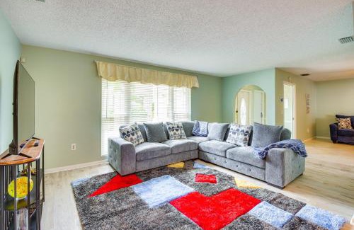 Bradenton Casa | 6 Mi to Beach Bradenton Home with Private Pool