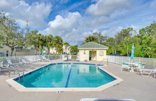 Naples Apartamento | 6 Mi to Beach Naples Condo with Pool and Hot Tub