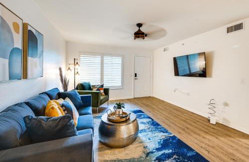 Naples Apartamento | 6 Mi to Beach Naples Condo with Pool and Hot Tub