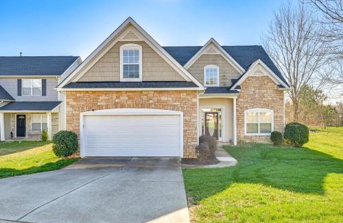 Concord Casa | 6 Mi to Charlotte Motor Speedway Home with Fire Pit