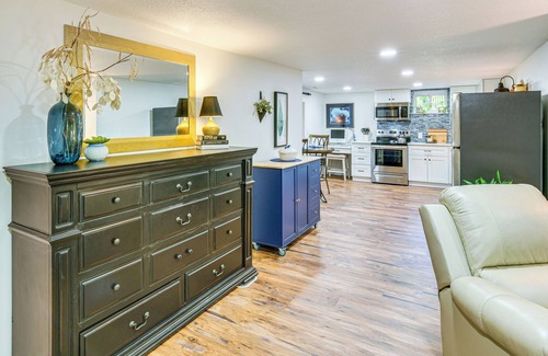 Riverside Apartamento | 6 Mi to CPKC Stadium: Convenient Kansas City Apt