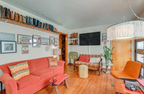 Donelson Hills Casa | 6 Mi to Downtown 70s-Themed Home in Nashville!