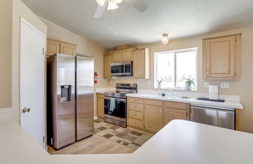 Pahrump Casa | 6 Mi to Downtown Pahrump: Scenic Desert Retreat