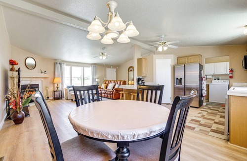 Pahrump Casa | 6 Mi to Downtown Pahrump: Scenic Desert Retreat