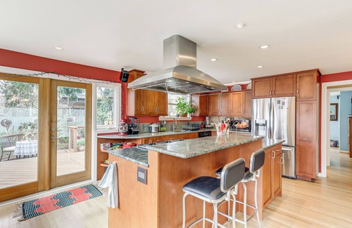 Ballard Casa | 6 Mi to Downtown: Walkable Seattle Home w/ Hot Tub