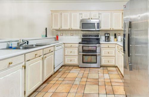 Albany Casa | 6 Mi to Dtwn Albany Convenient Home with Patio