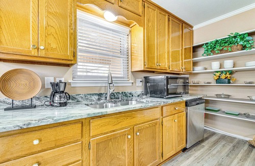Little Rock Casa | 6 Mi to Dtwn: Charming Home in Little Rock