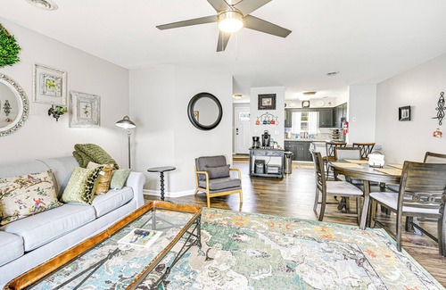 Clarksville Casa | 6 Mi to Dtwn: Dog-Friendly Clarksville Home!