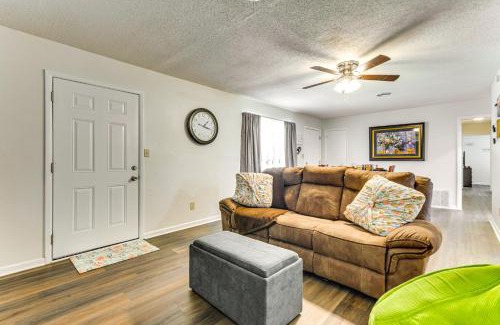 Northeast Pensacola Casa | 6 Mi to Dtwn Pensacola Family-Friendly Gem!