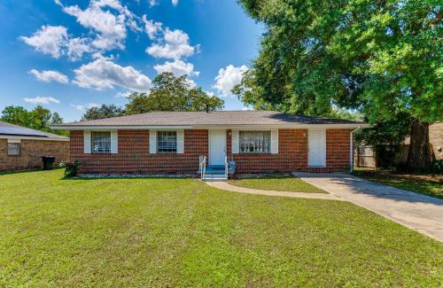 Northeast Pensacola Casa | 6 Mi to Dtwn Pensacola Family-Friendly Gem!