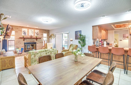 Deltona Lakes Casa | 6 Mi to Gemini Springs Park: Chic Home w/ Pool!