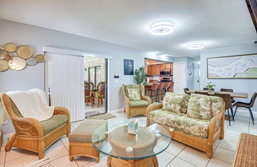 Deltona Lakes Casa | 6 Mi to Gemini Springs Park: Chic Home w/ Pool!